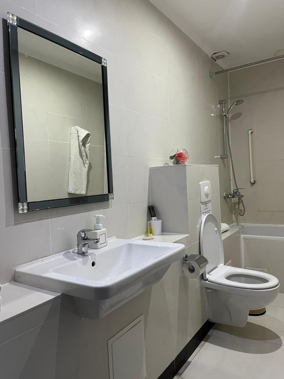 Hotel & Fitness Center Mandarin Aktau  Luaran gambar